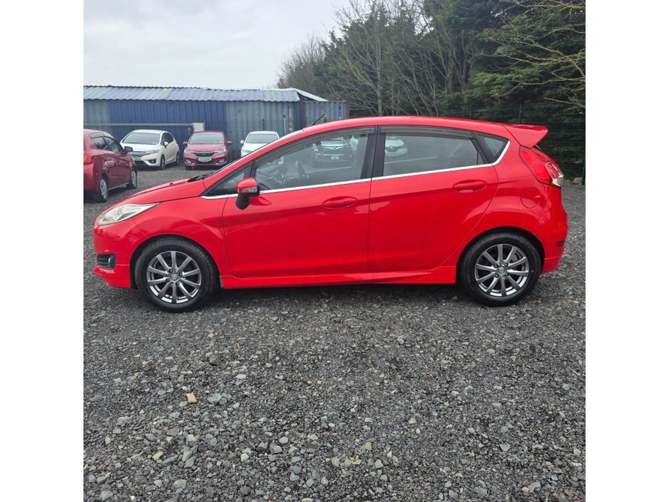 2015 Ford Fiesta - image 6