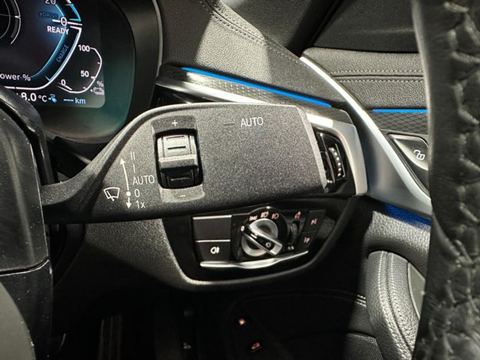 2020 BMW 5 Series - image 21