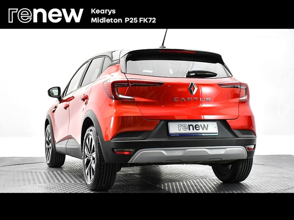 2022 Renault Captur - image 3