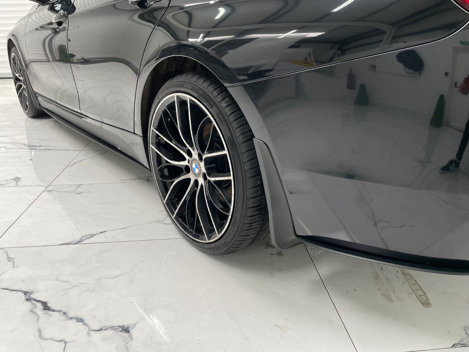 2017 BMW 3 Series - image 10