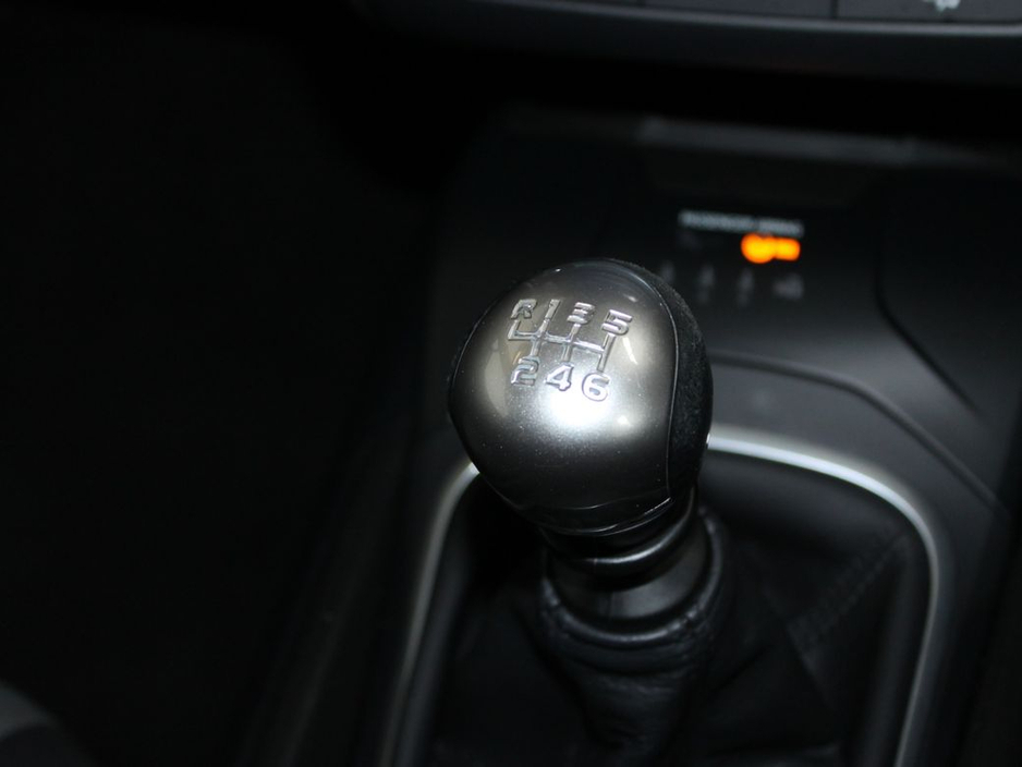 2016 Toyota Avensis - image 20