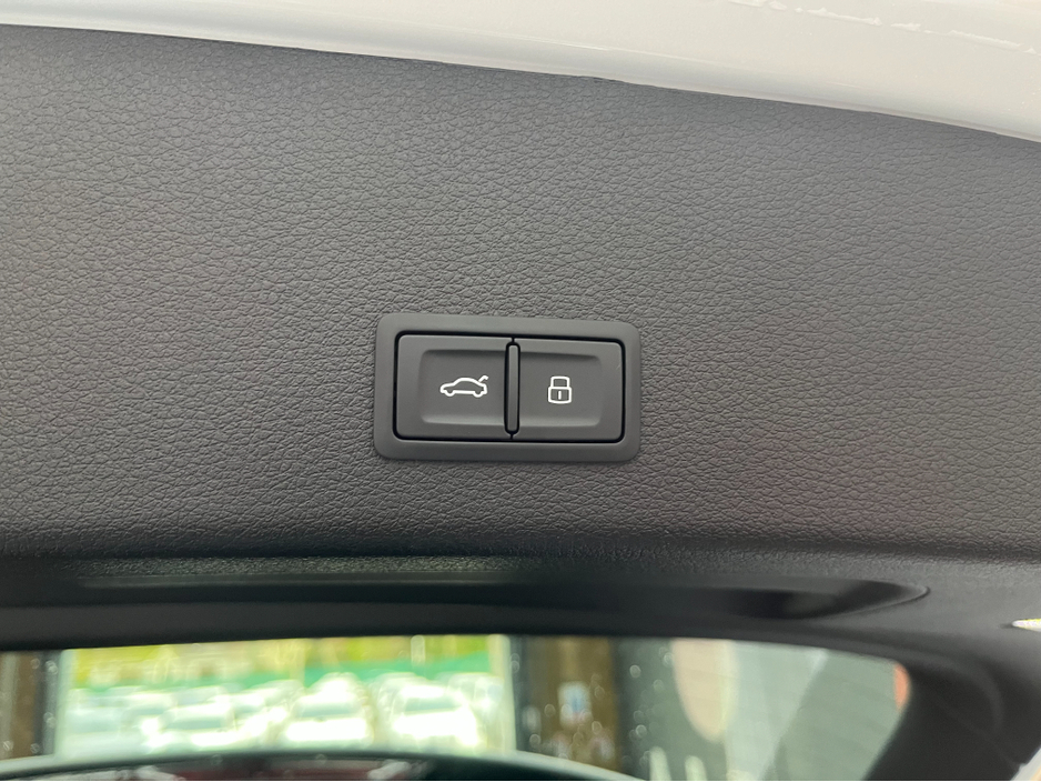 2022 Audi e-tron - image 8