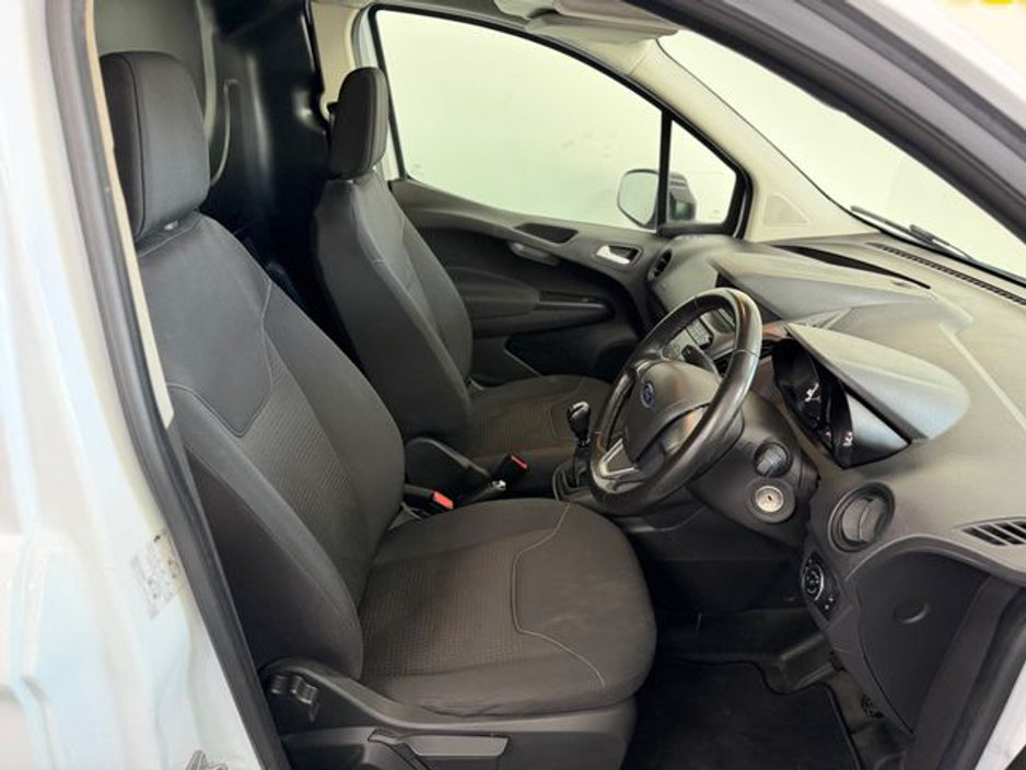 2022 Ford Transit Courier - image 7