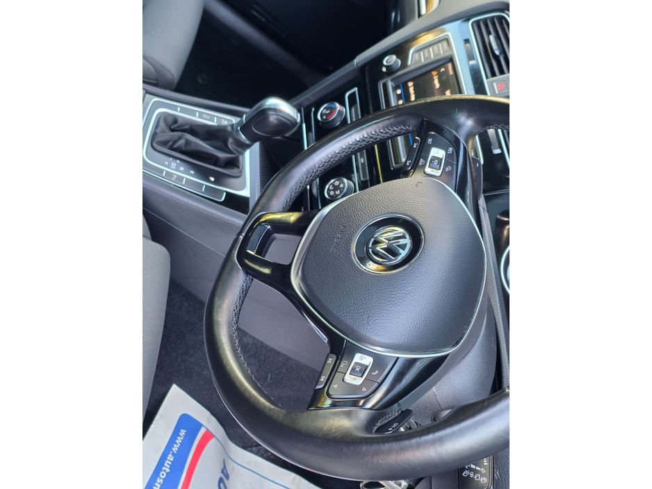 2016 Volkswagen Golf - image 17