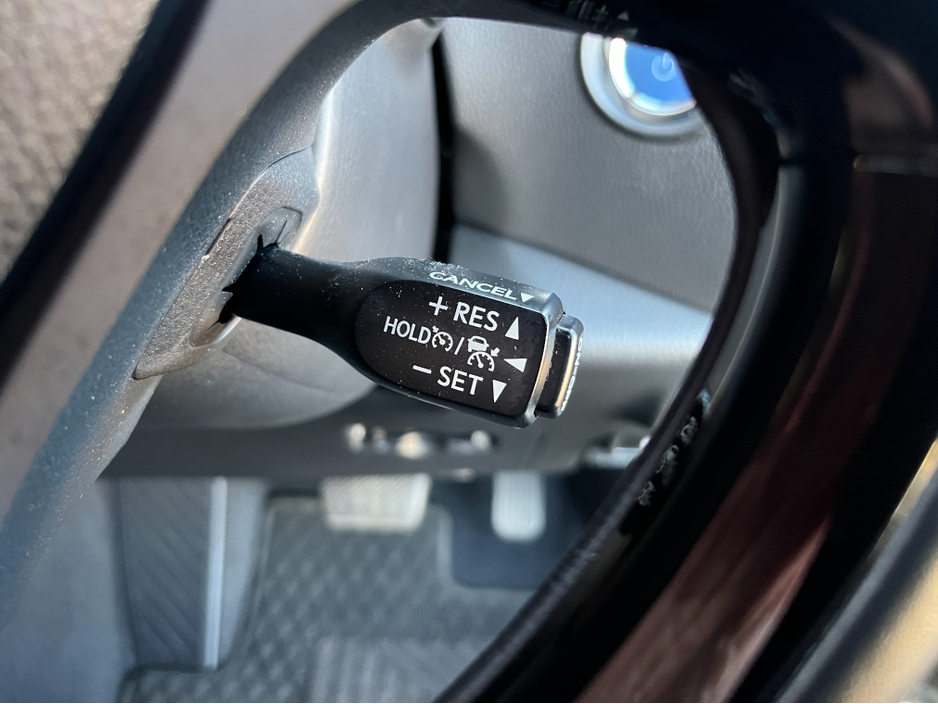 2023 Toyota C-HR SOL HYBRID AUTOMATIC 1.8 PETROL //LOW MILES//HIGH SPEC//HALF LEATHER HEATED SEATS//360 PARKING CAMERAS//KEYLESS ENTRY// €29,950