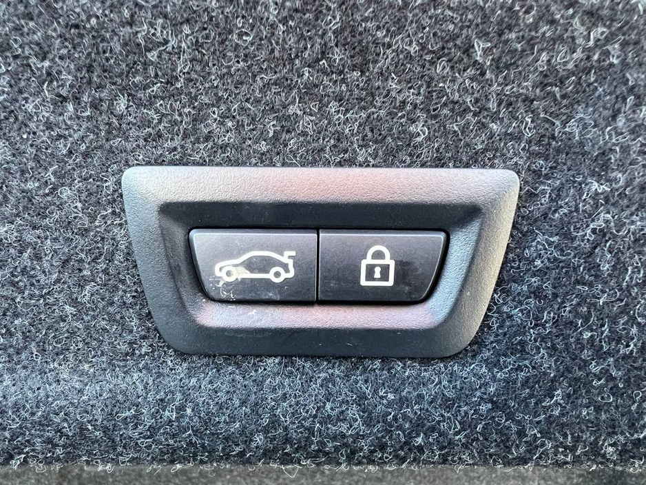 2021 BMW 3 Series - image 15