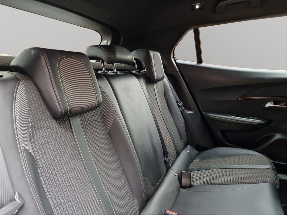 2021 Peugeot 2008 - image 11