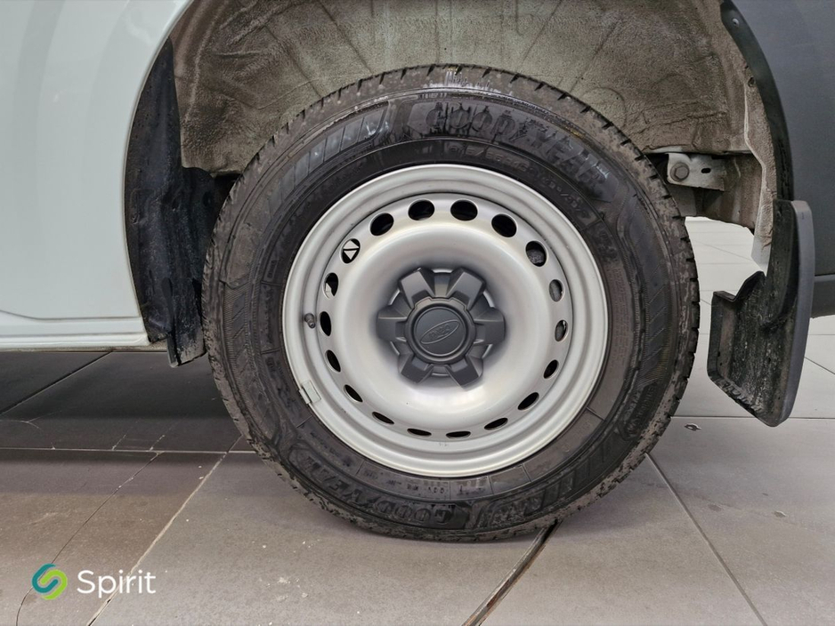 2025 Ford Transit Custom - image 9