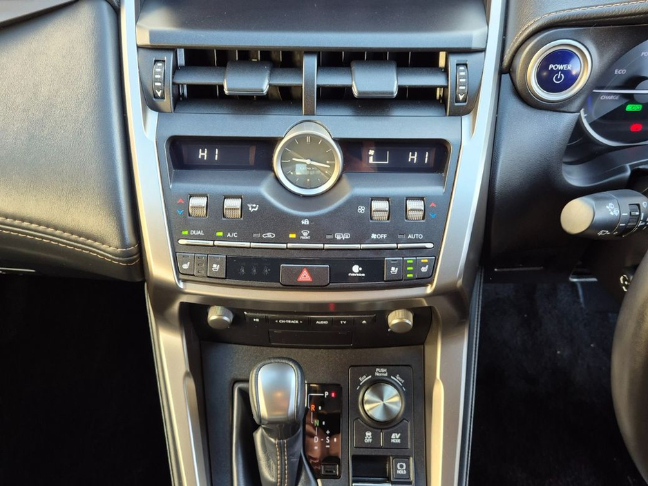 2020 Lexus NX 300 h - image 28