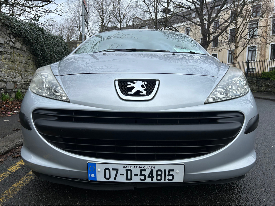 2007 Peugeot 207 - image 2