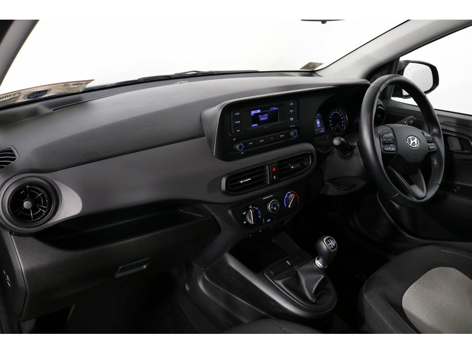 2023 Hyundai i10 - image 11