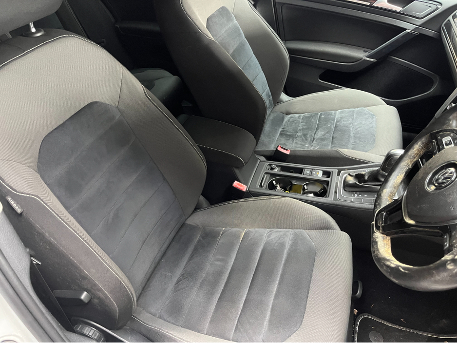 2015 Volkswagen Golf - image 9