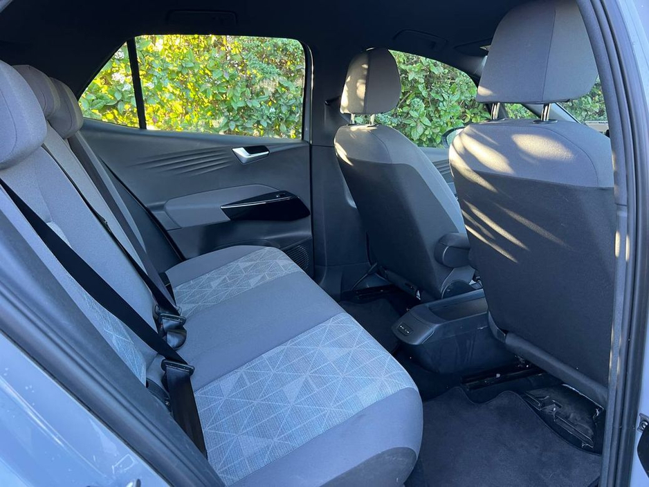 2023 Volkswagen ID.3 LIFE 58KWH // HEATED SEATS // ADAPTIVE CRUISE CONTROL // DIGITAL CLUSTER €20,950