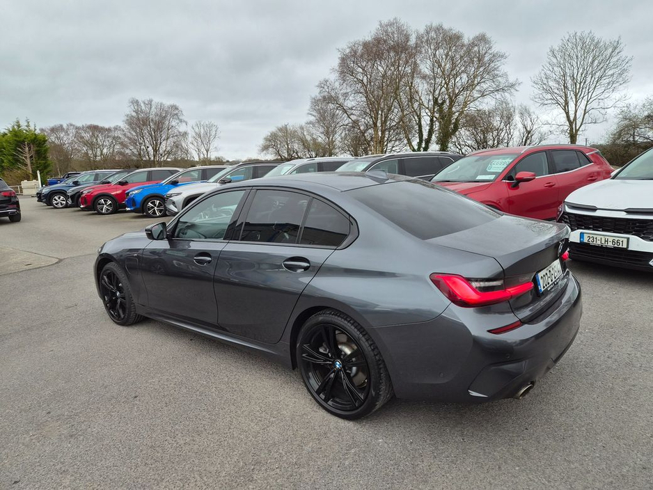 2020 BMW 3 Series - image 2