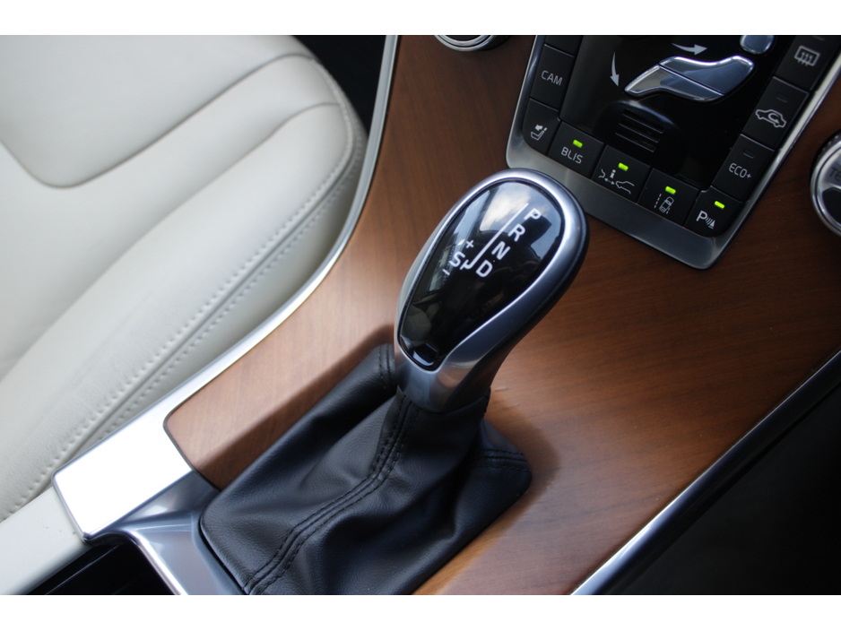 2017 Volvo XC60 - image 15