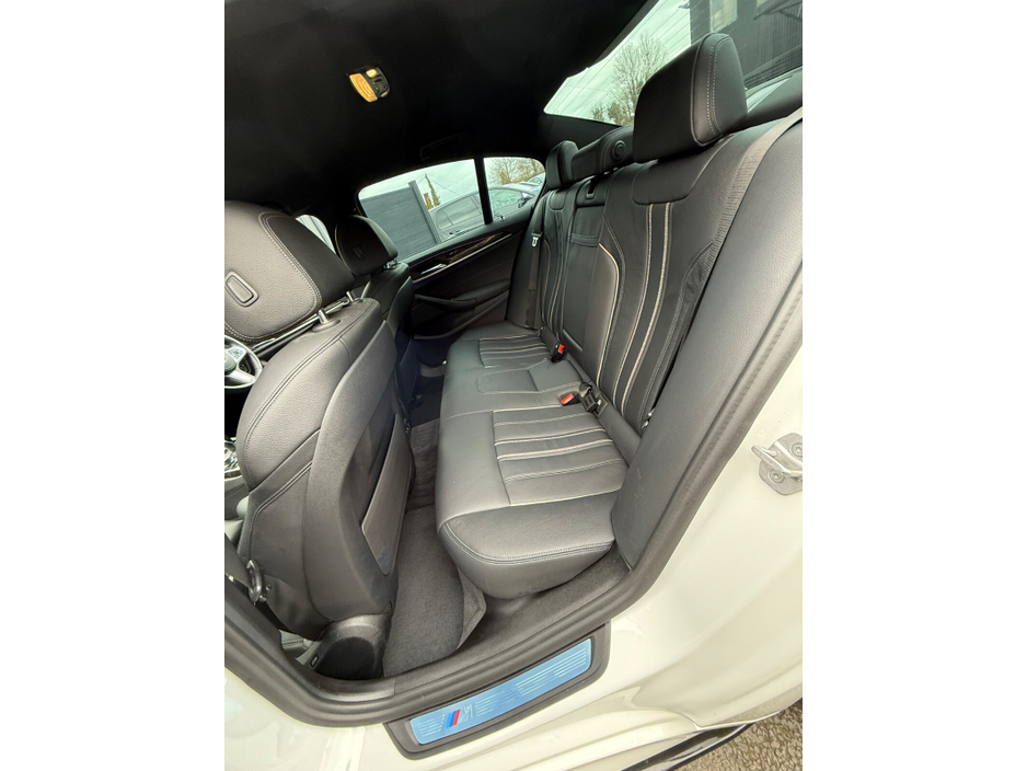 2020 BMW 5 Series - image 16