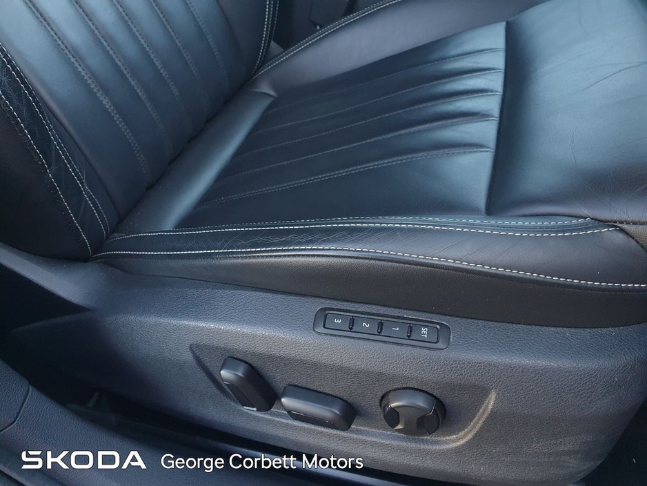 2020 Skoda Superb - image 14