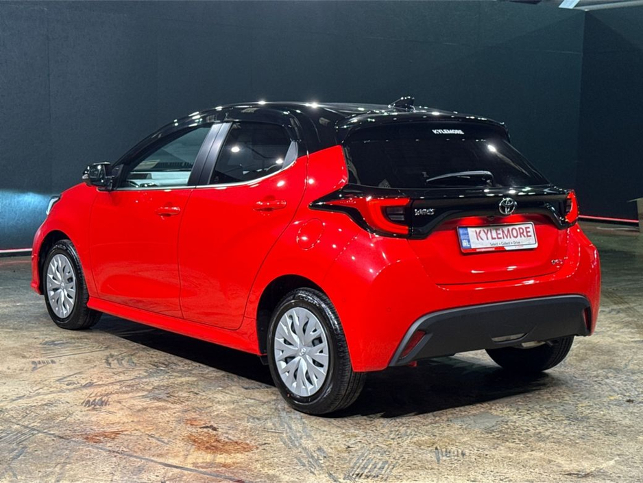 2025 Toyota Yaris - image 5