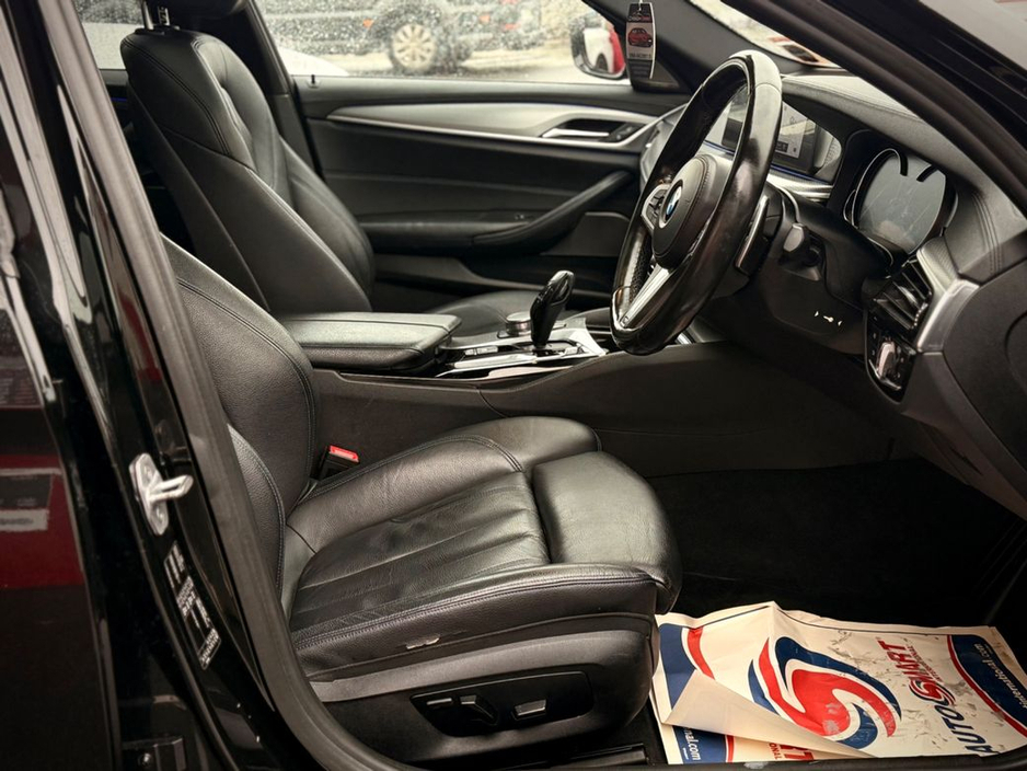2017 BMW 5 Series - image 9