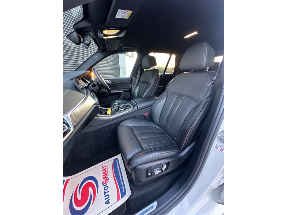 2020 BMW X5 - image 33