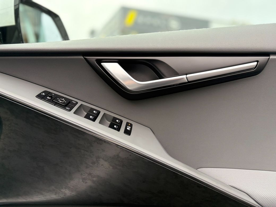 2025 Kia e-Niro - image 8