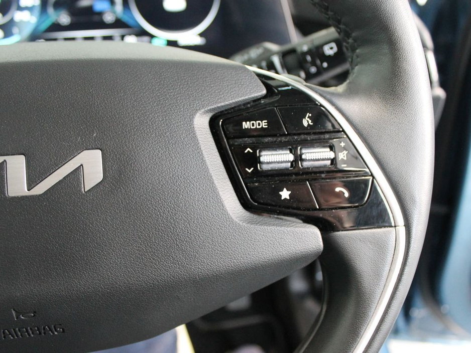 2023 Kia Niro - image 24