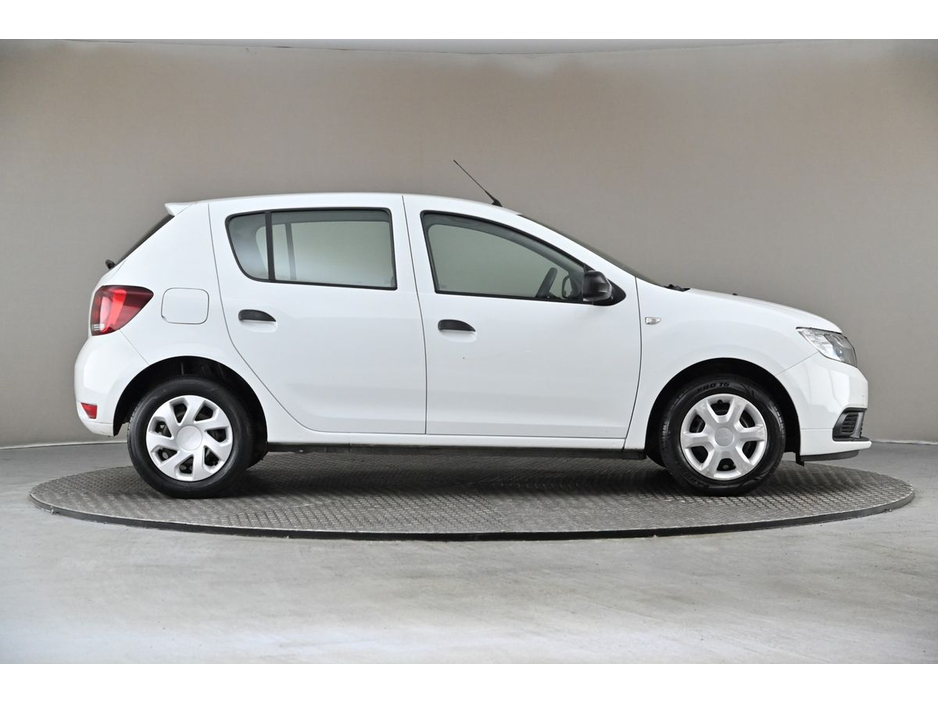 2018 Dacia Sandero - image 11