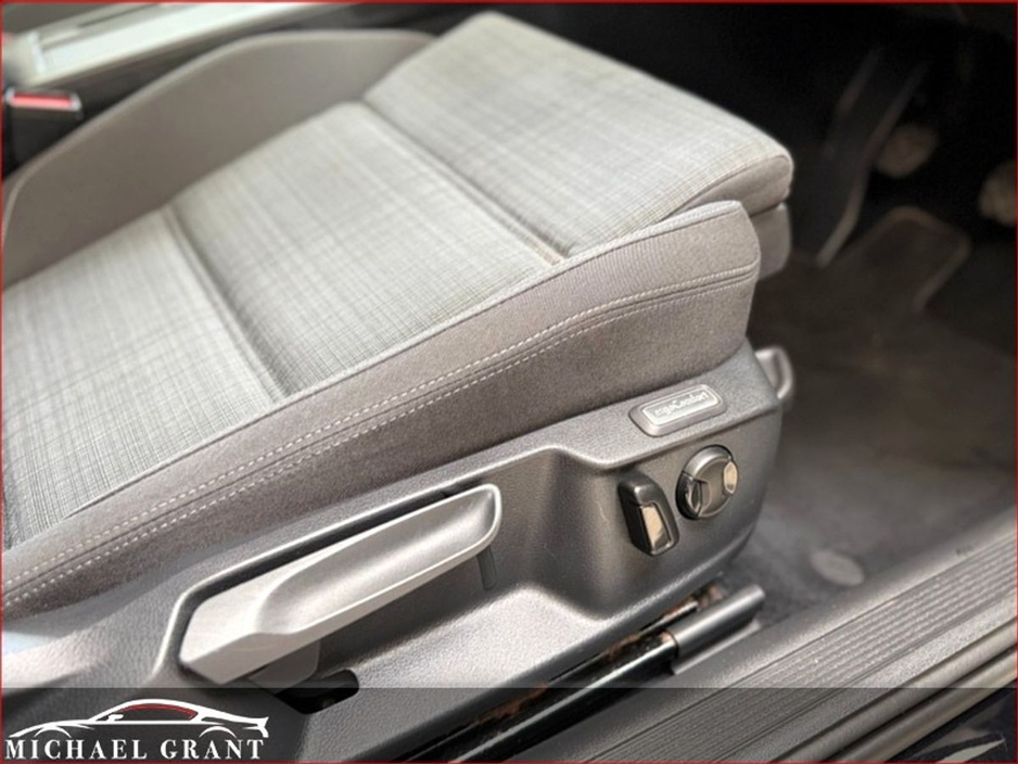 2020 Volkswagen Passat - image 28