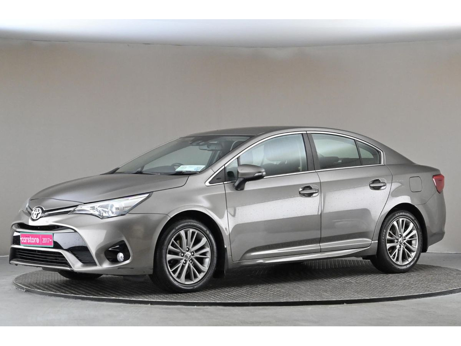 2017 Toyota Avensis - image 4