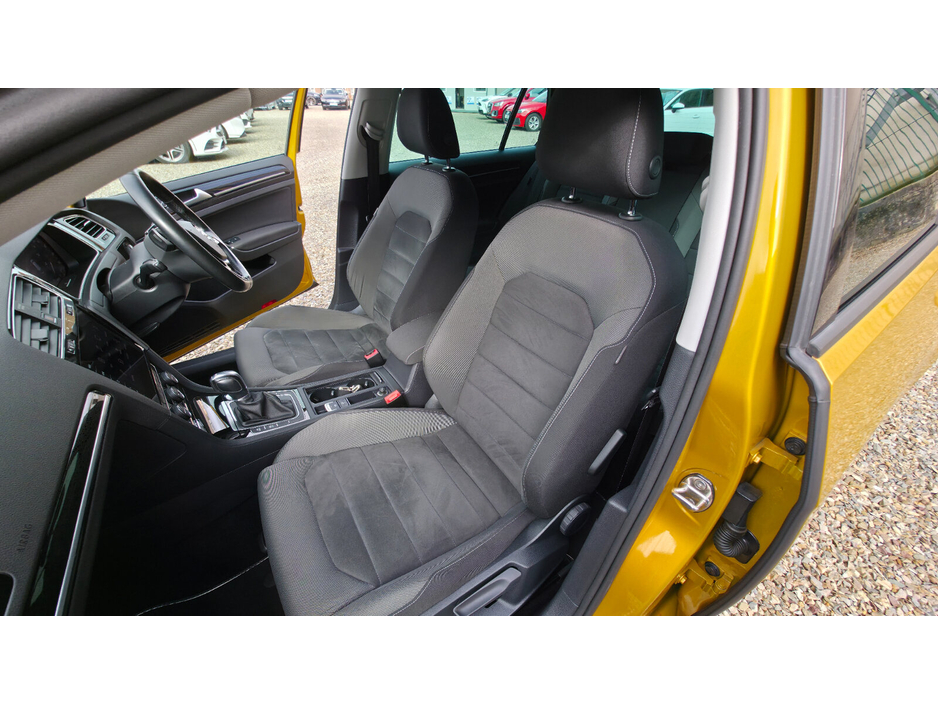 2017 Volkswagen Golf - image 19