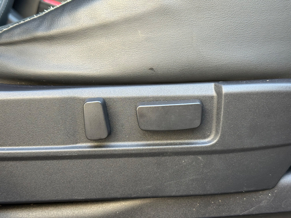 2018 Mitsubishi Outlander - image 25