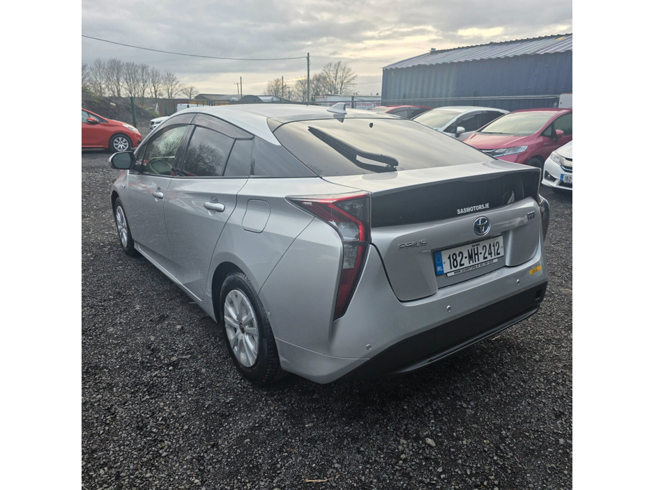 2018 Toyota Prius - image 6