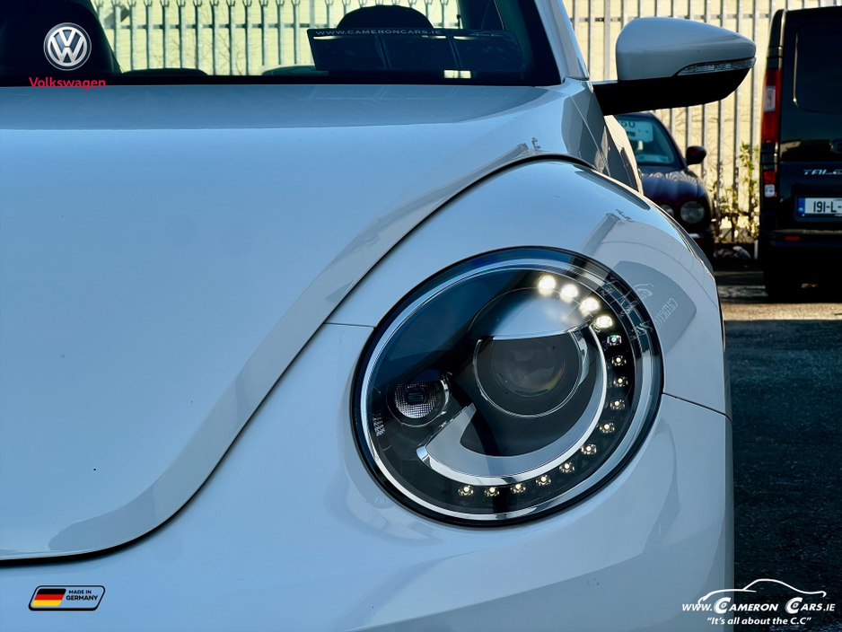 2013 Volkswagen Beetle - image 28