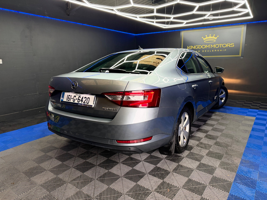 2016 Skoda Superb - image 11