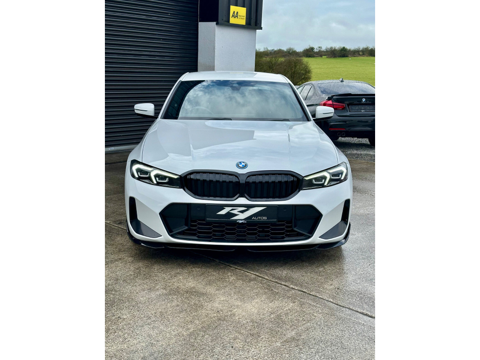 2022 BMW 3 Series - image 13