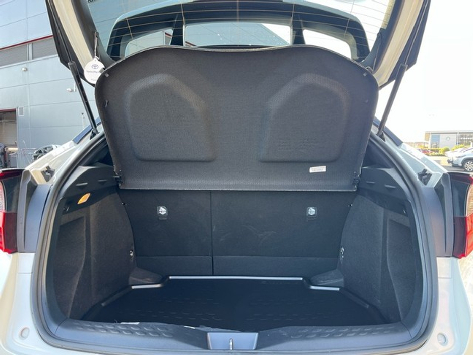 2022 Toyota C-HR - image 10