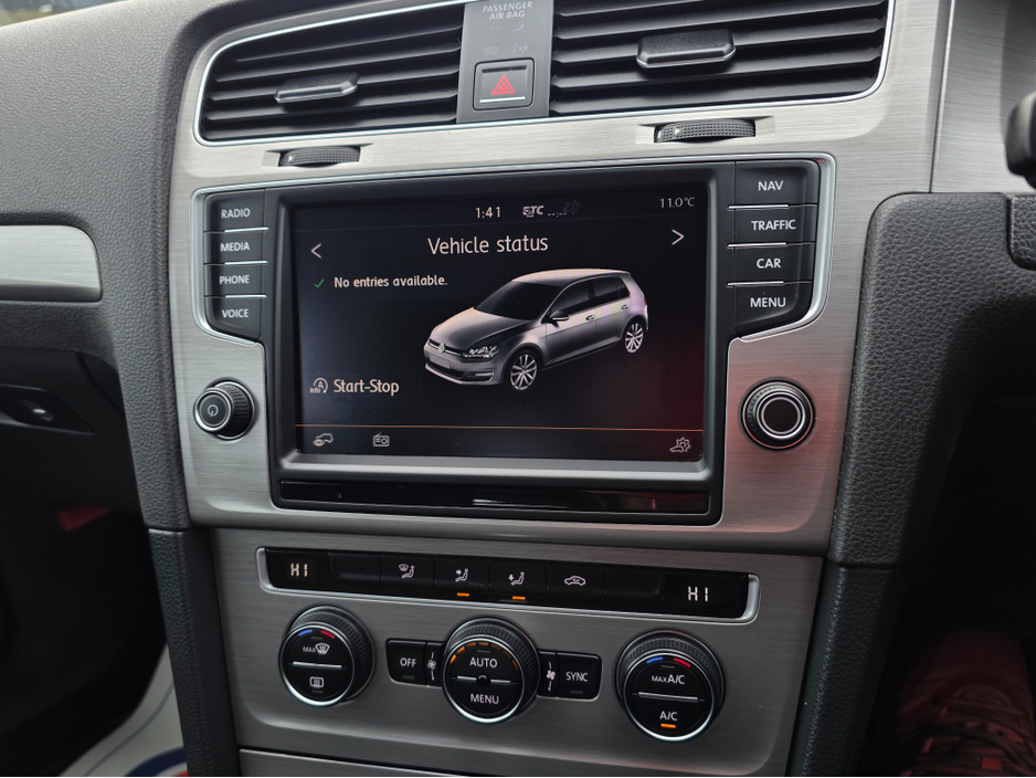 2015 Volkswagen Golf - image 14