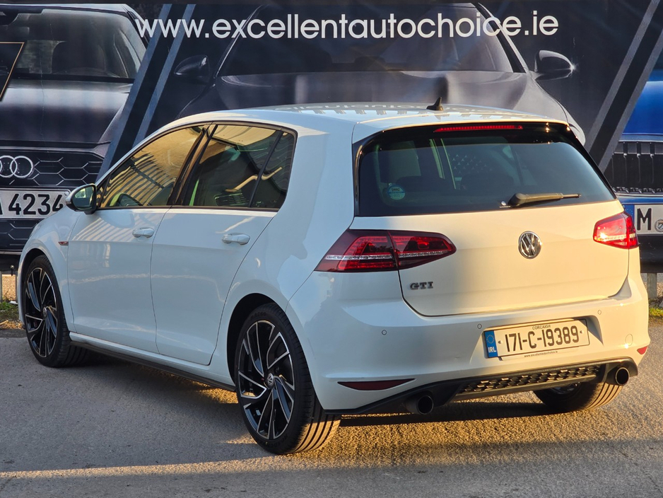 2017 Volkswagen Golf - image 4