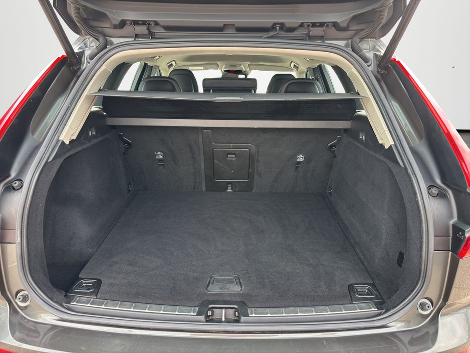 2017 Volvo XC60 - image 15