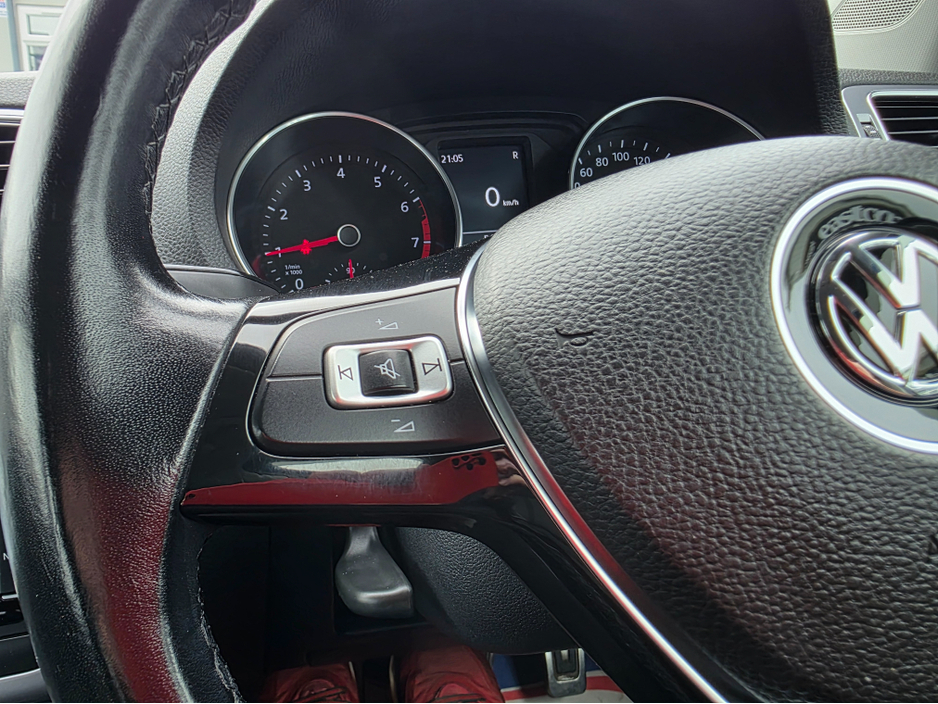 2016 Volkswagen Polo - image 18