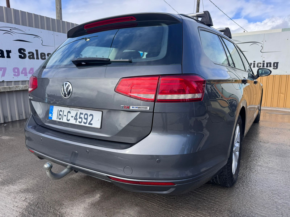 2016 Volkswagen Passat - image 6