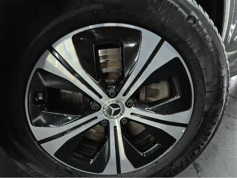 2021 Mercedes-Benz GLE Class - image 9