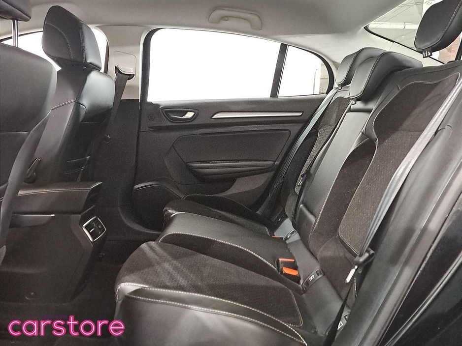 2020 Renault Megane - image 10