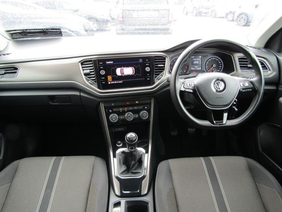 2019 Volkswagen T-Roc - image 10