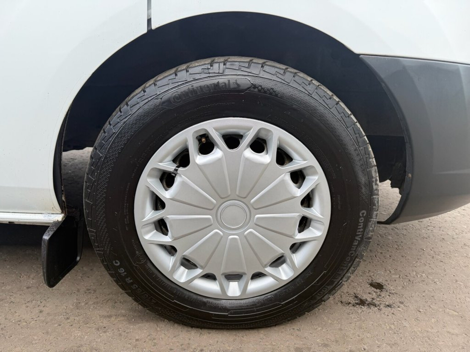 2016 Ford Transit Custom - image 11