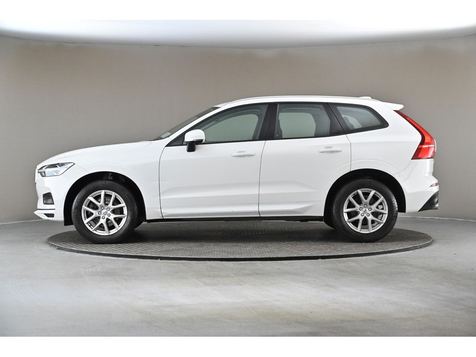 2018 Volvo XC60 - image 5