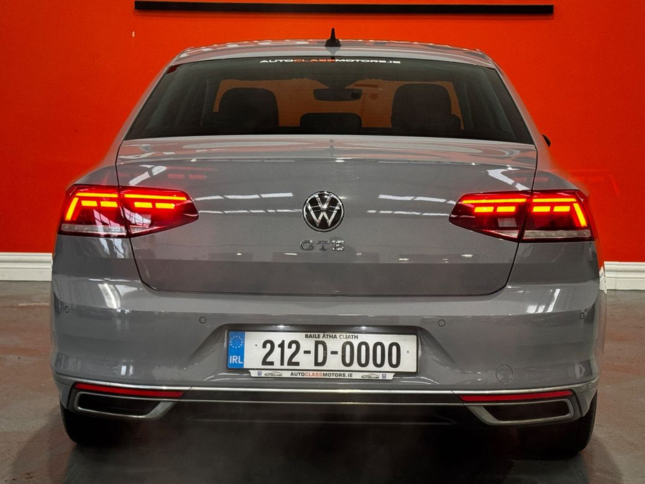 2021 Volkswagen Passat - image 11