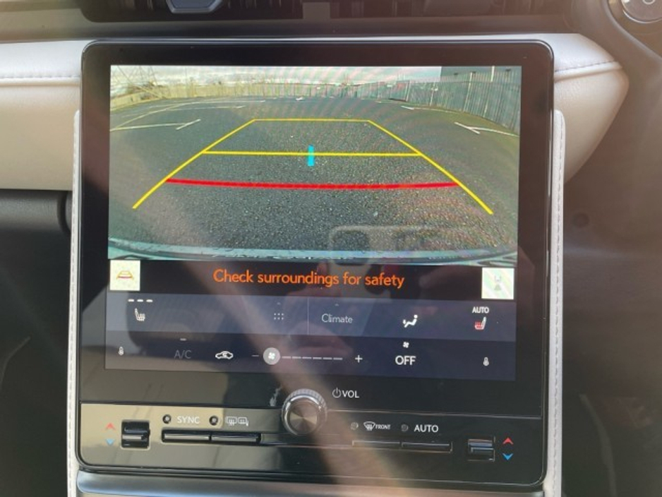 2024 Lexus LBX 1.5h ELEGANT // Heated Mirrors // Power Folding Mirrors // Apple Carplay // Android Auto // Dual Zone Climate Control €36,945