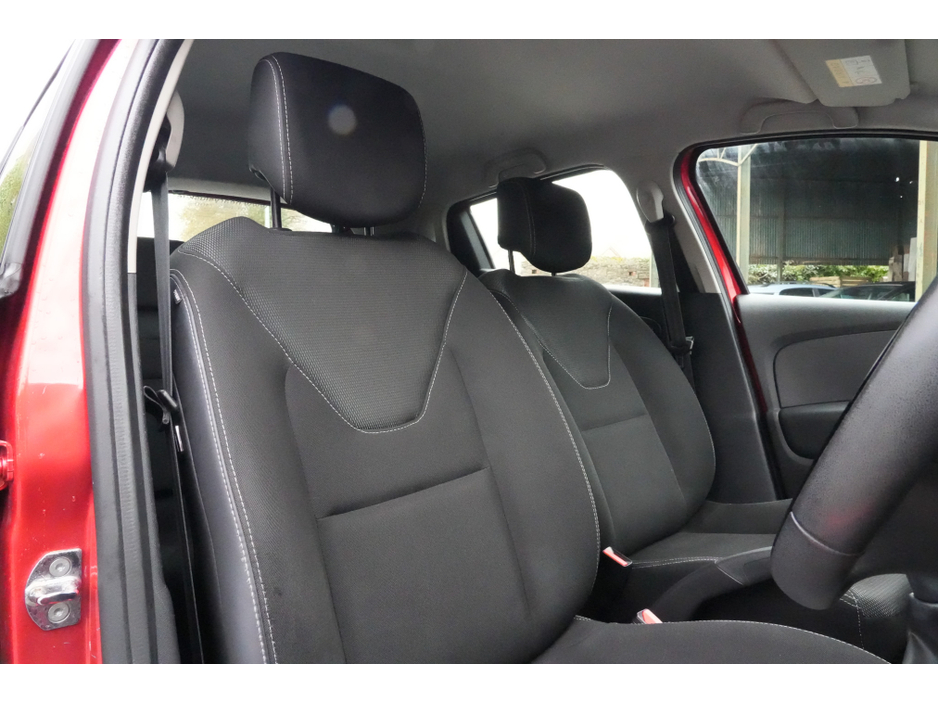 2016 Renault Clio - image 6