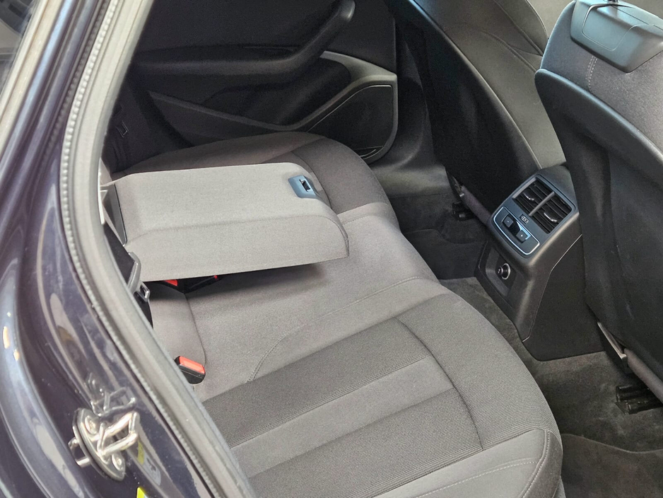 2017 Audi A4 - image 6